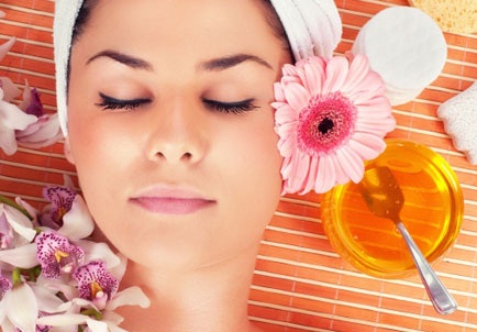 7 bí quyết làm đẹp da cho bà bầu trị mụn từ mật ong